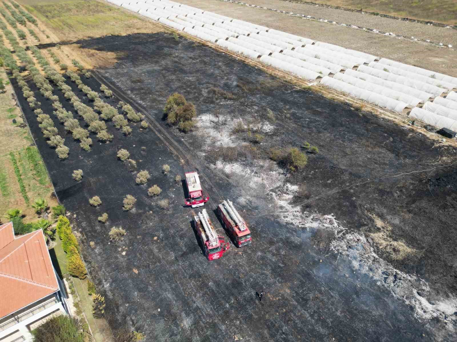 Rüzgarın büyüttüğü yangın villanın bahçesine sıçradı, milyonluk tekne hasar gördü 13 ruzgarin buyuttugu yangin villanin bahcesine sicradi milyonluk tekne hasar gordu 9 zfGL1TBA