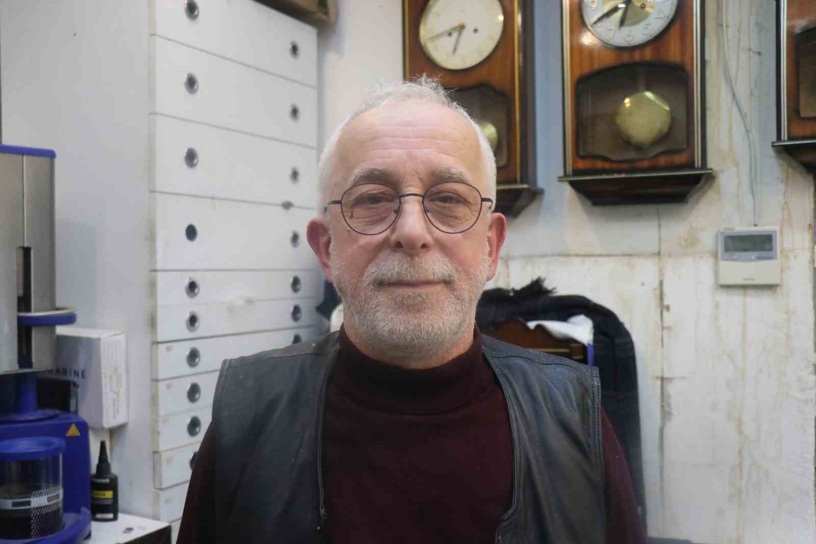 saat sevdasindan yurt disi egitimini birakti yillardir zamana sevgiyle ayar veriyor 8 jK1jdlFq