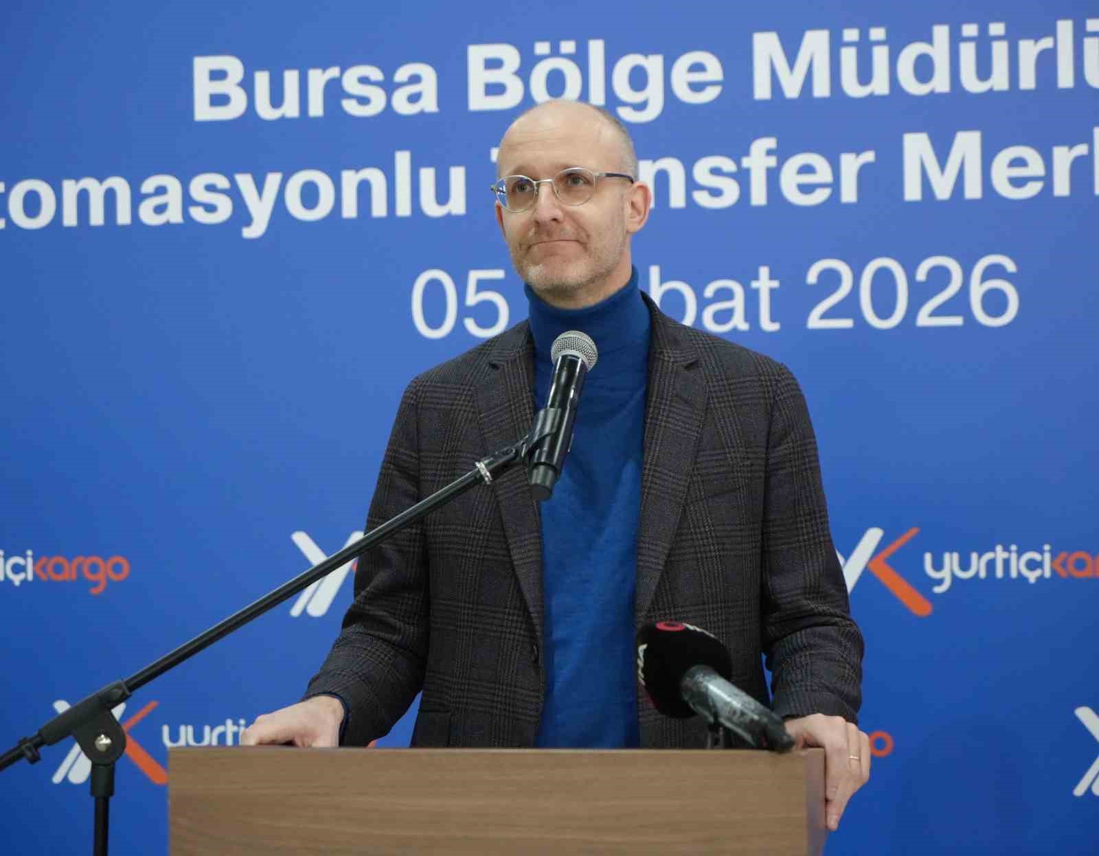 saatte 25 bin kargo insan eli degmeden bir aractan digerine yukleniyor 6 ZIbFBlsL
