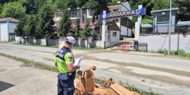 saatte-70-kilometreyi-asan-ahsap-araca-el-konuldu-gP4aQTUs.jpg