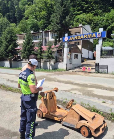 saatte-70-kilometreyi-asan-ahsap-araca-el-konuldu-gP4aQTUs.jpg