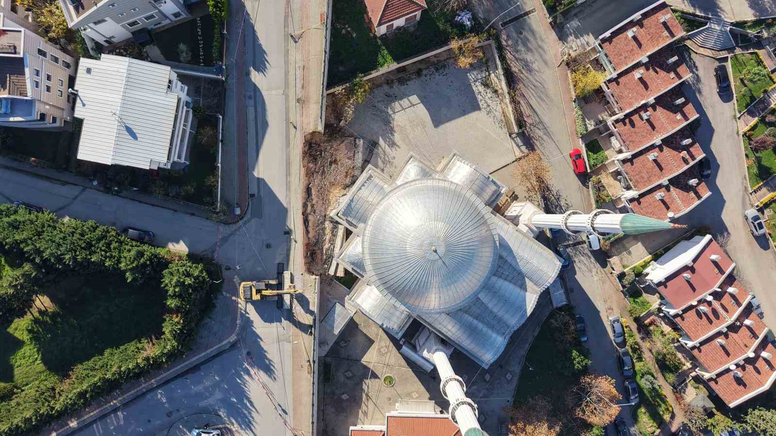 Sabah yürüyüşünde yolun kaydığını farkeden yaşlı kadın 31 öğrencinin hayatını kurtardı 5 sabah yuruyusunde yolun kaydigini farkeden yasli kadin 31 ogrencinin hayatini kurtardi 1 YlUbhViM
