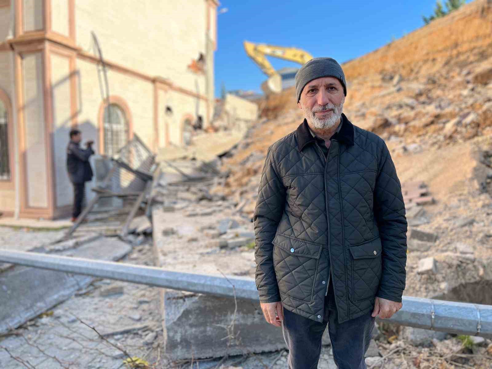 Sabah yürüyüşünde yolun kaydığını farkeden yaşlı kadın 31 öğrencinin hayatını kurtardı 14 sabah yuruyusunde yolun kaydigini farkeden yasli kadin 31 ogrencinin hayatini kurtardi 10 Gy9fQkzk