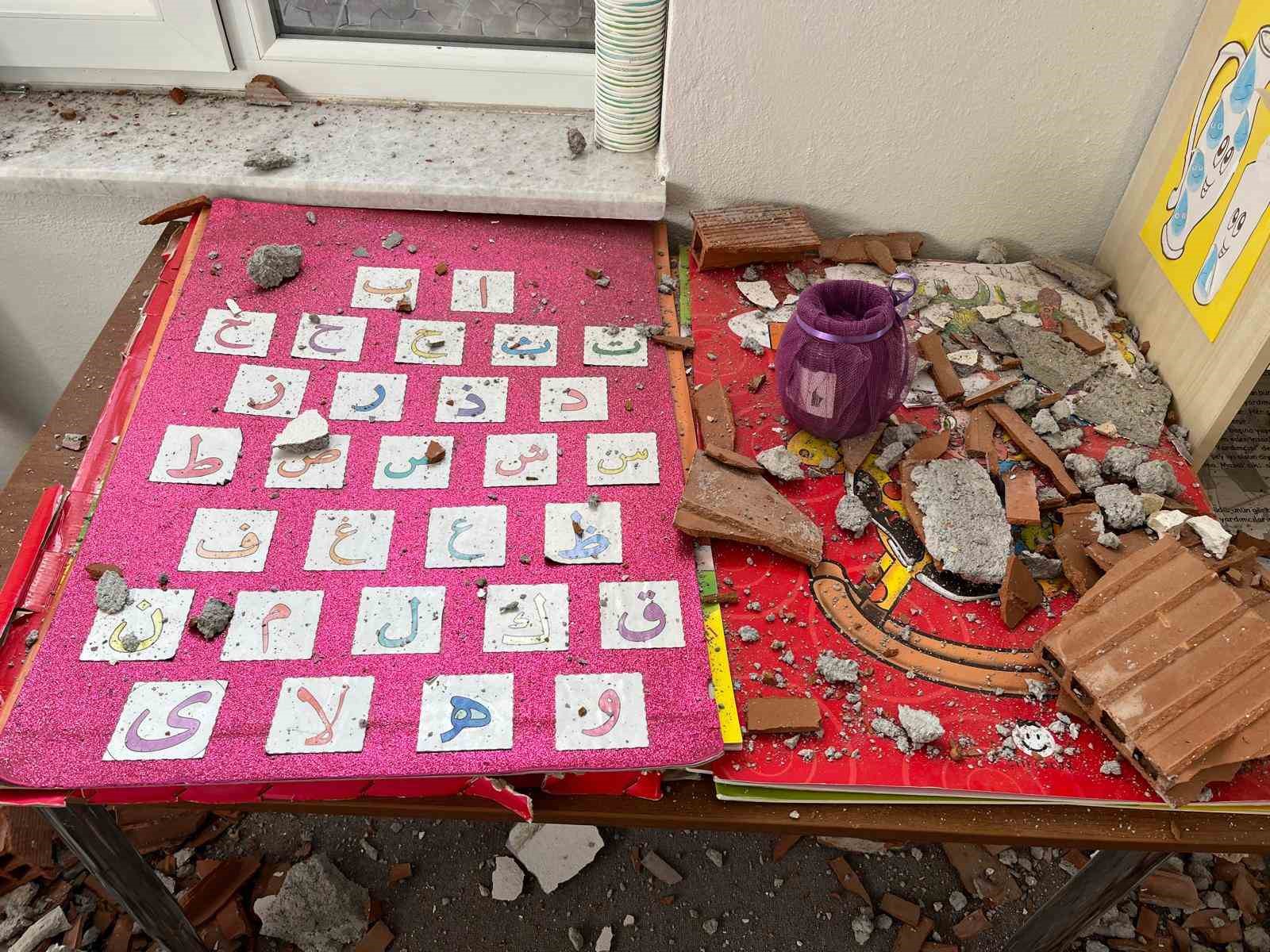Sabah yürüyüşünde yolun kaydığını farkeden yaşlı kadın 31 öğrencinin hayatını kurtardı 9 sabah yuruyusunde yolun kaydigini farkeden yasli kadin 31 ogrencinin hayatini kurtardi 5
