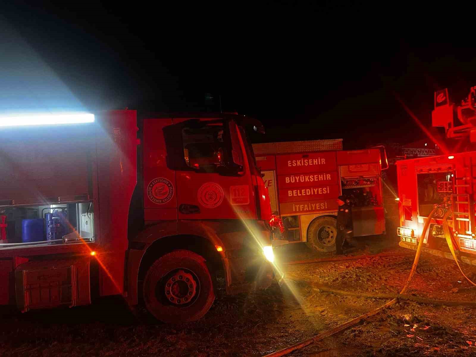 sabaha kadar suren yanginda ciftlik kul oldu 0 cVcpA3tn