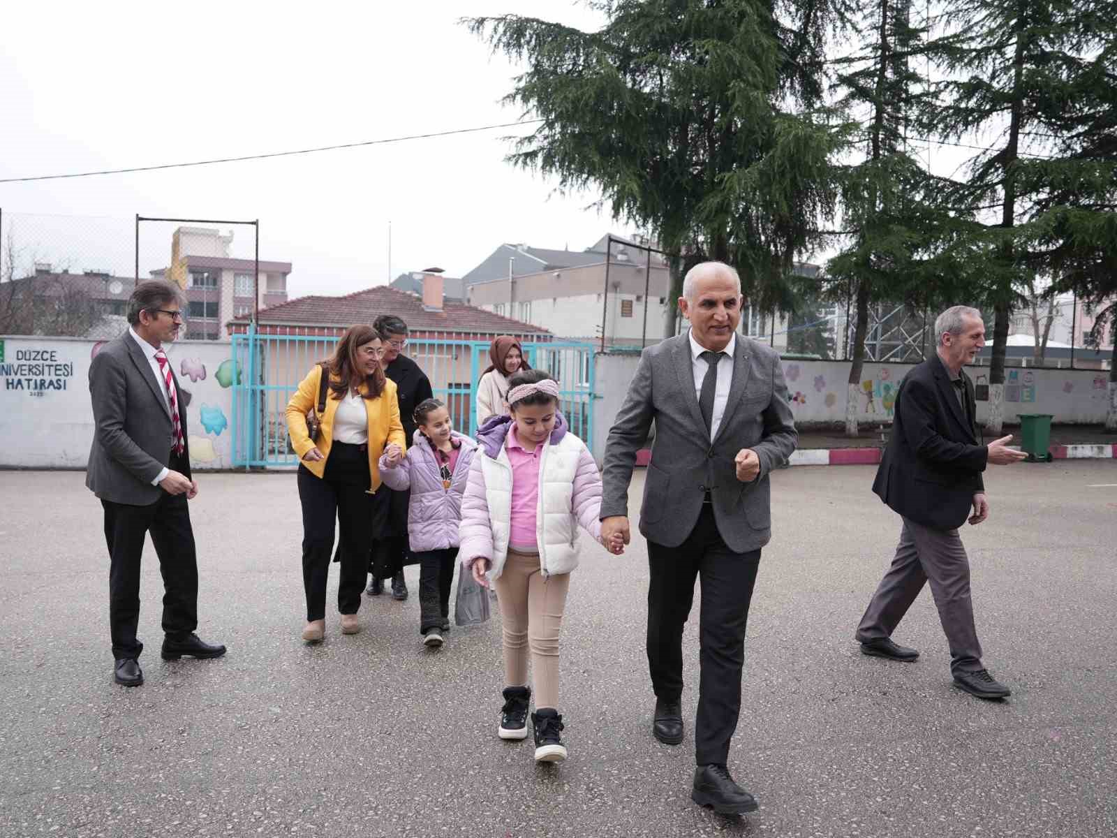 sabri ogretmen gorme engelli ogrencilere ilham oldu 2 Ak2QF9Lz