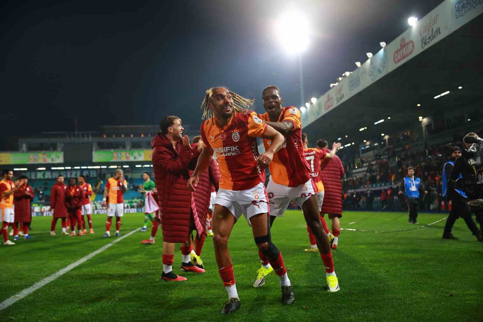 sacha boey 749 gun sonra galatasaray formasiyla 3 FXhgE4TW