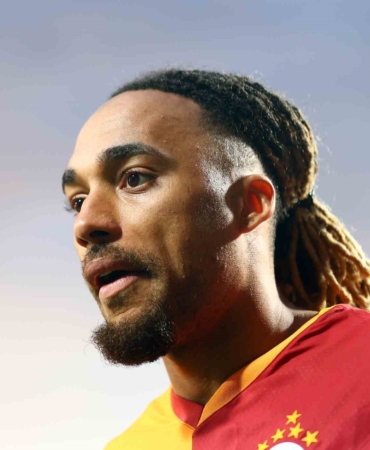 sacha-boey-galatasaray-ile-100-resmi-macina-cikti-QWA5tizy.jpg