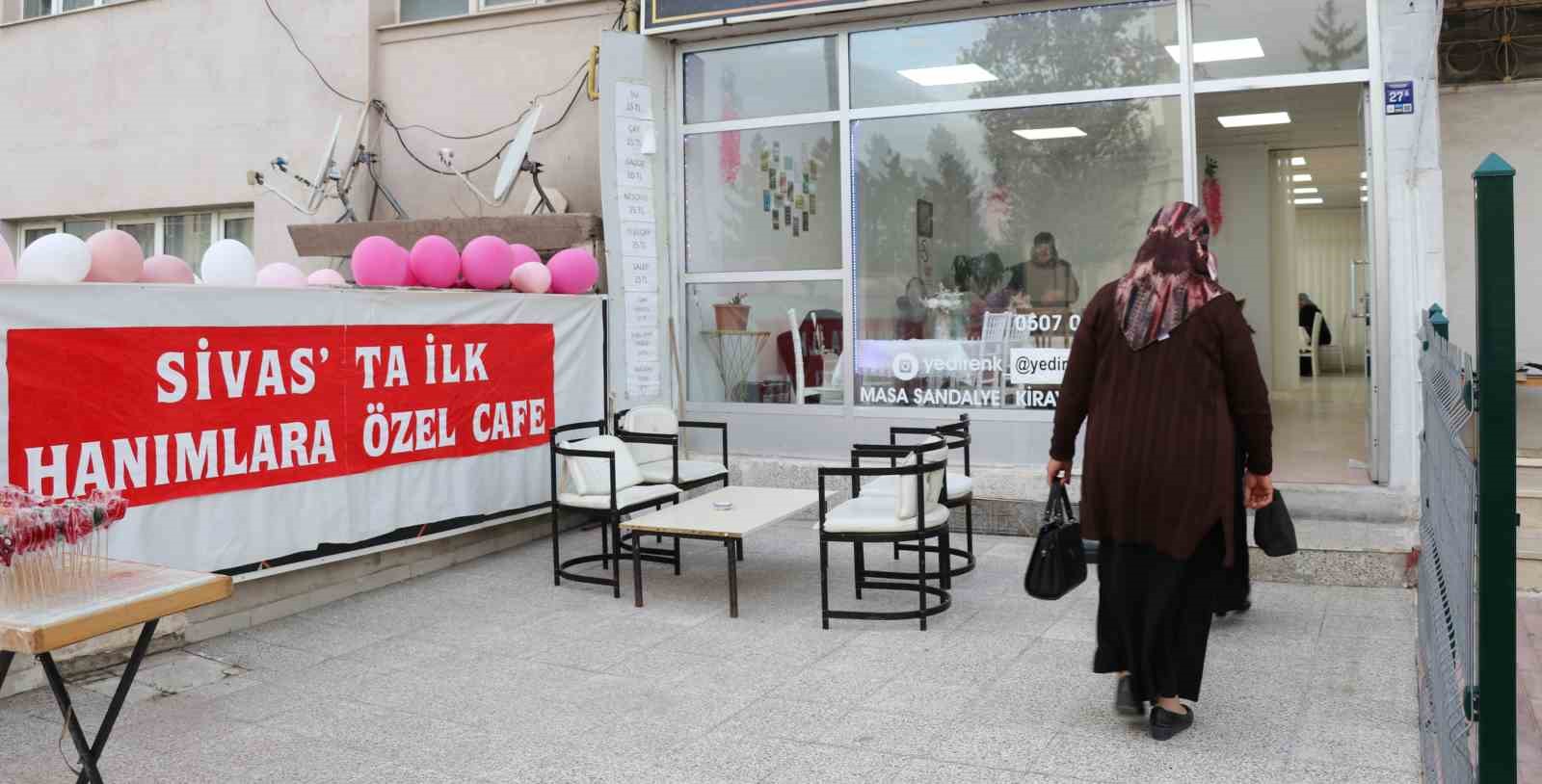 sadece kadinlara ozel kafe acti anneler gununde doyasiya eglendiler 7 bGeih6YP
