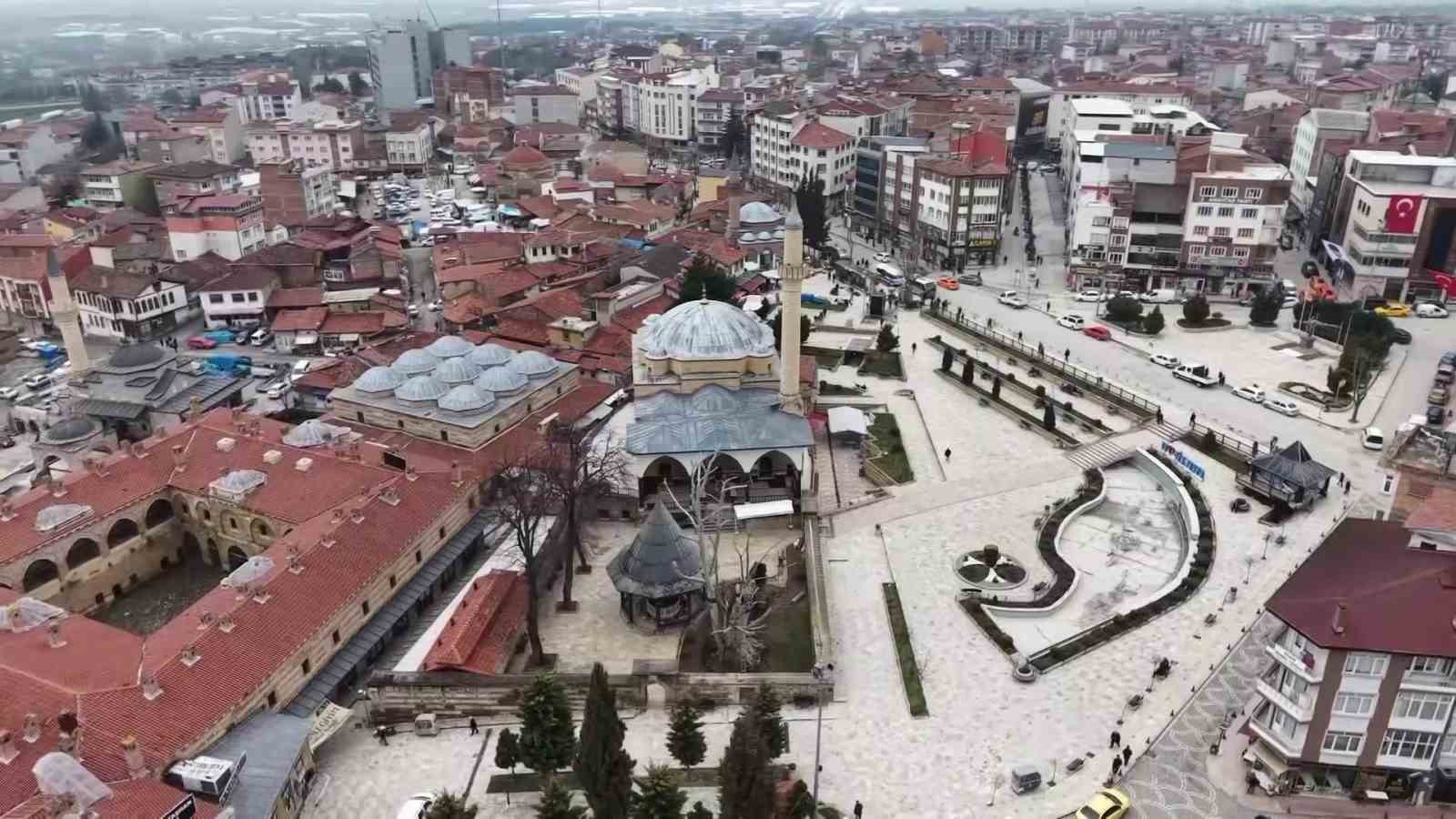 sadirvanda sakli 150 yillik minyatur istanbul viyana ve amasya islenmis 3 1EEDq7zO