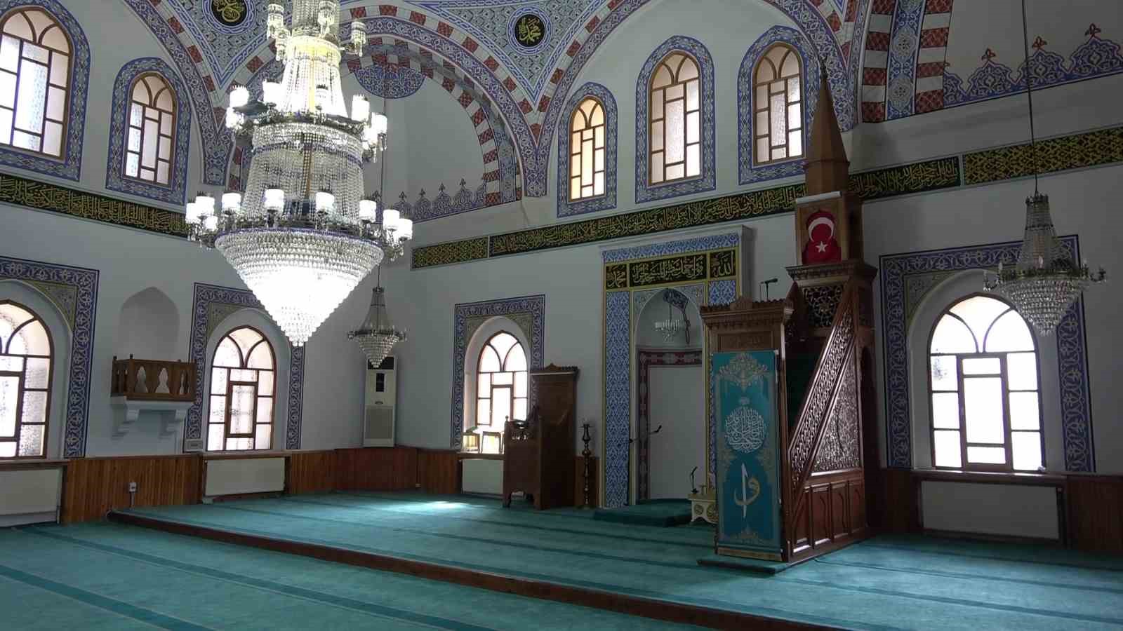 sadirvanda sakli 150 yillik minyatur istanbul viyana ve amasya islenmis 7 6mjuJNdV