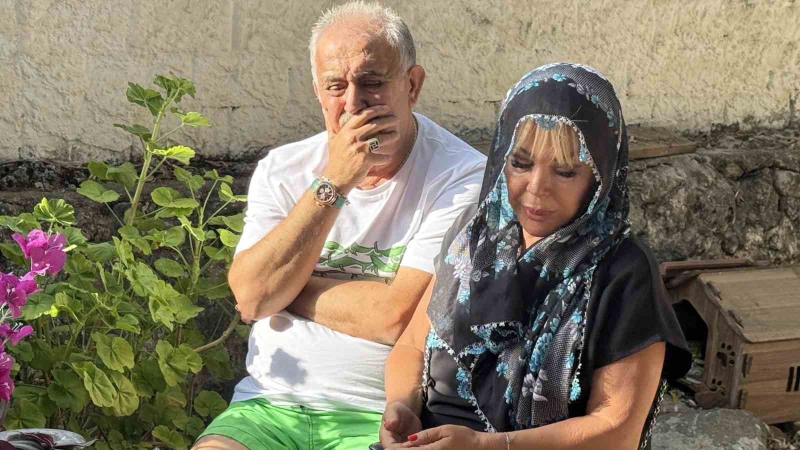 safiye soyman oglunun mezari basinda gozyaslarina boguldu 4 aBR9IiBO