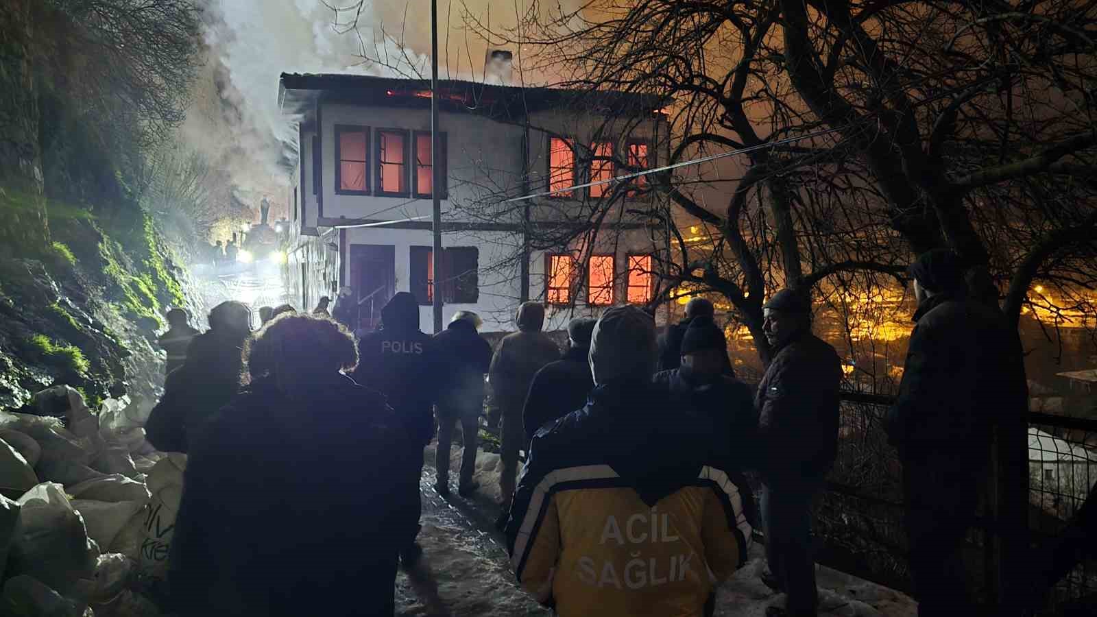 safranboluda 200 yilik tarihi konak alevlere teslim oldu 5 XWNEtuUg