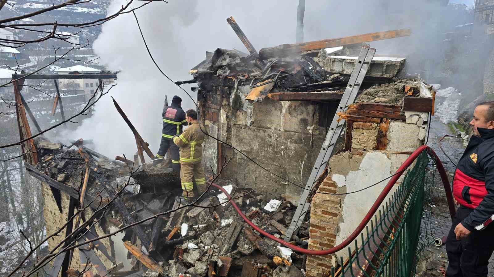 safranboluda 46 gunde ayni mahallede ikinci konak yangini 4 Zm2XjYd3