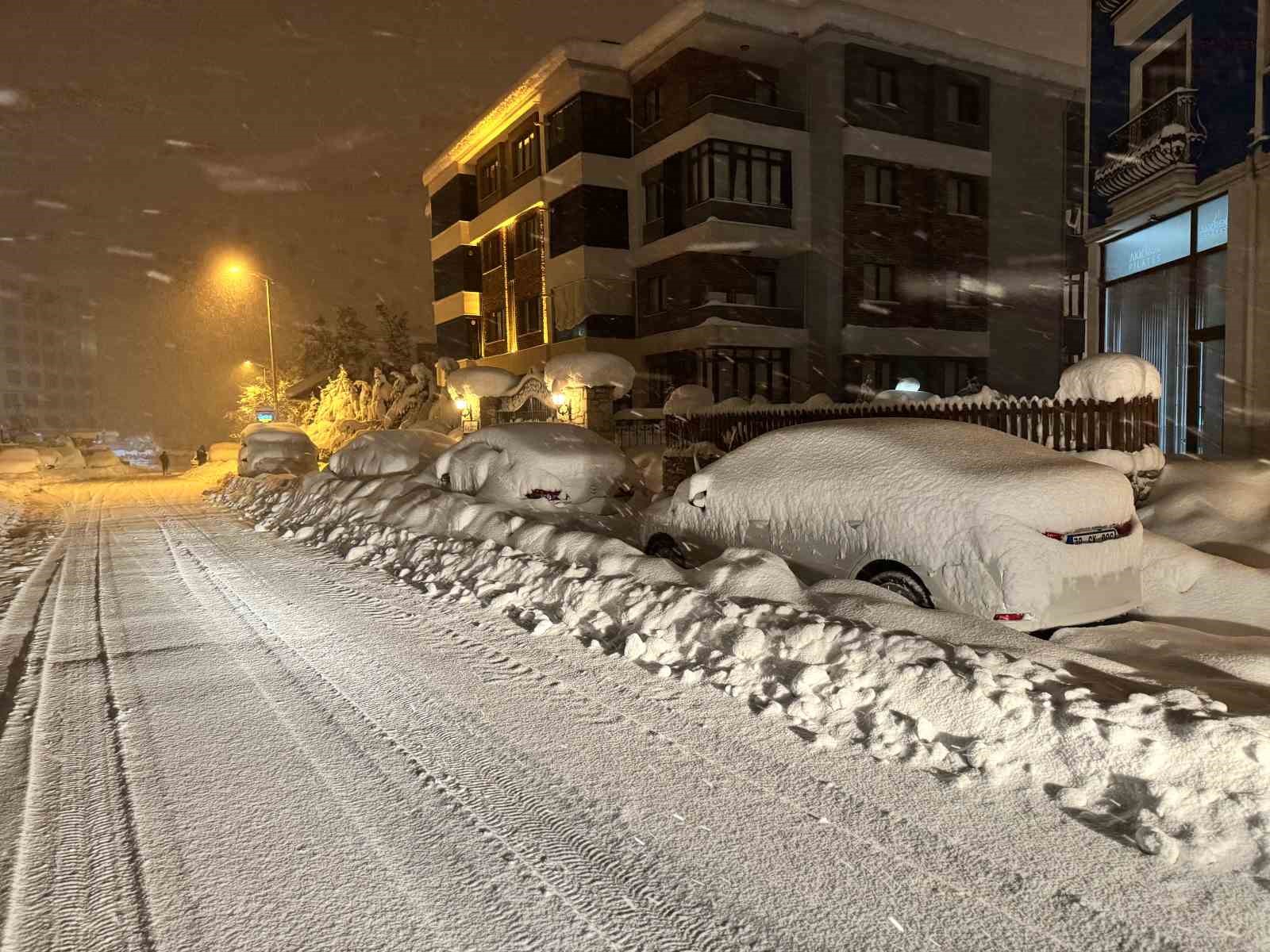 safranboluda araclar kar altinda adeta kayboldu 7