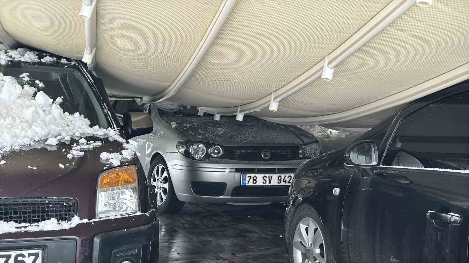 safranboluda kar agirligi garaji cokertti 3 arac zarar gordu 2 5wiBzstj