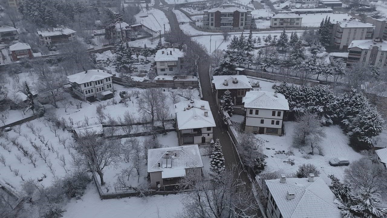 Safranbolu’da kar yağışı tarihi konakları yeniden beyaza bürüdü 4 safranboluda kar yagisi tarihi konaklari yeniden beyaza burudu 0 sUJMZwZ7