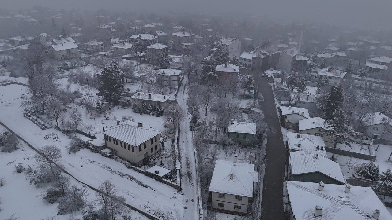 Safranbolu’da kar yağışı tarihi konakları yeniden beyaza bürüdü 7 safranboluda kar yagisi tarihi konaklari yeniden beyaza burudu 3 Tb5A9ZM1