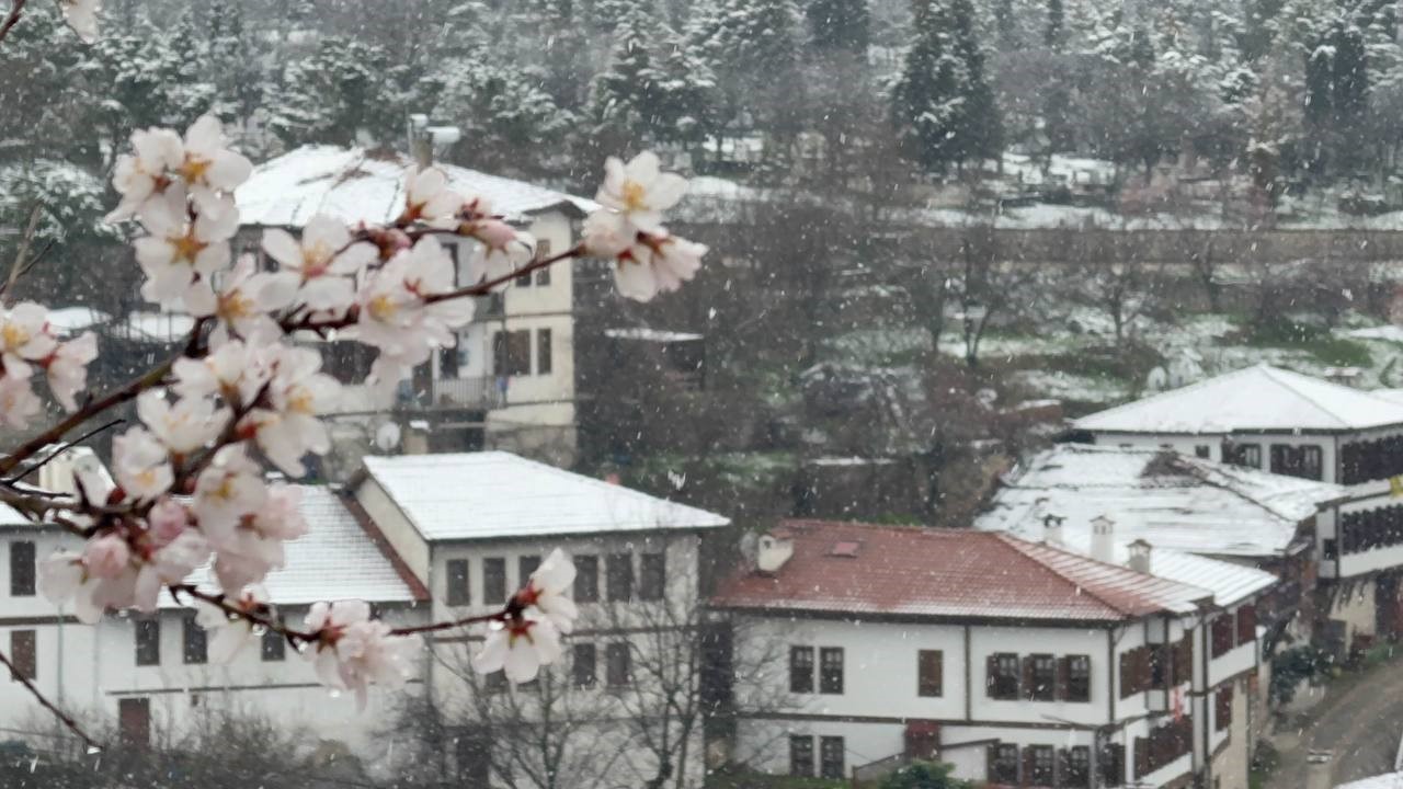 safranboluda kar yagisi tarihi yapilarin catilarini beyaza burudu 3 dRZnWF7r