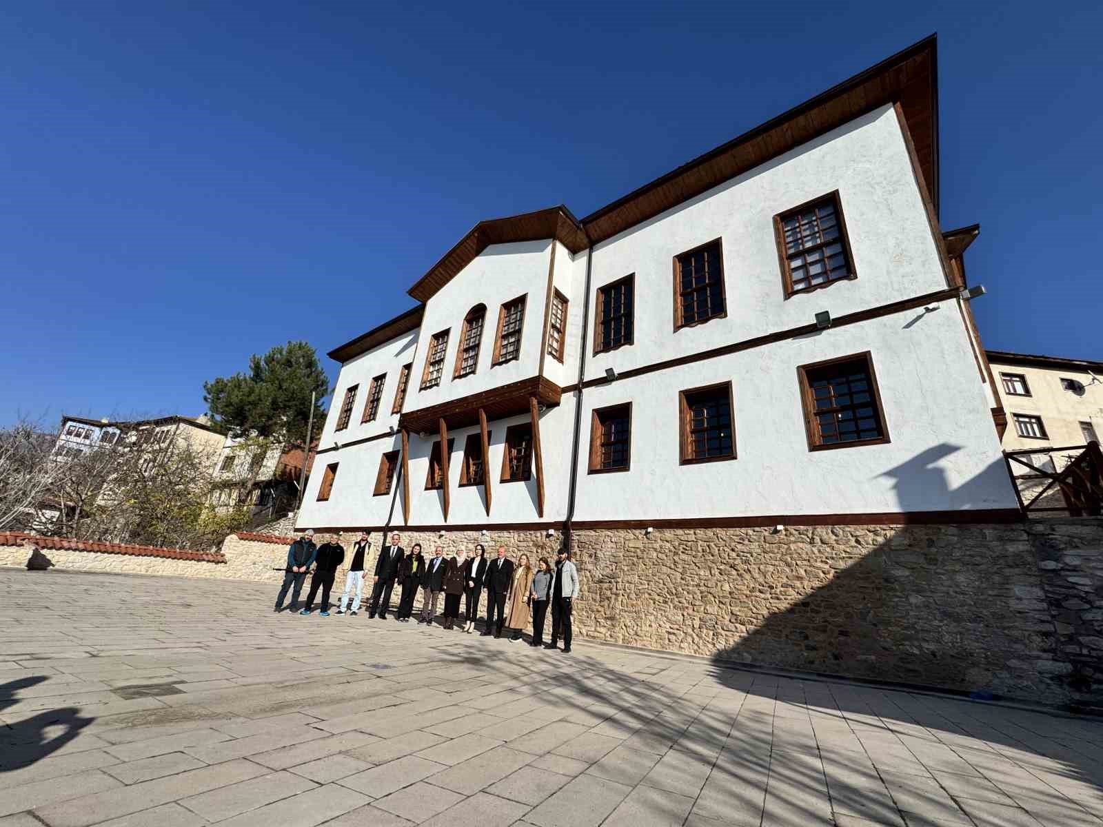 safranbolunun sehir hafizasi rustiye mektebinde sergileniyor 2 XfbNvmwP