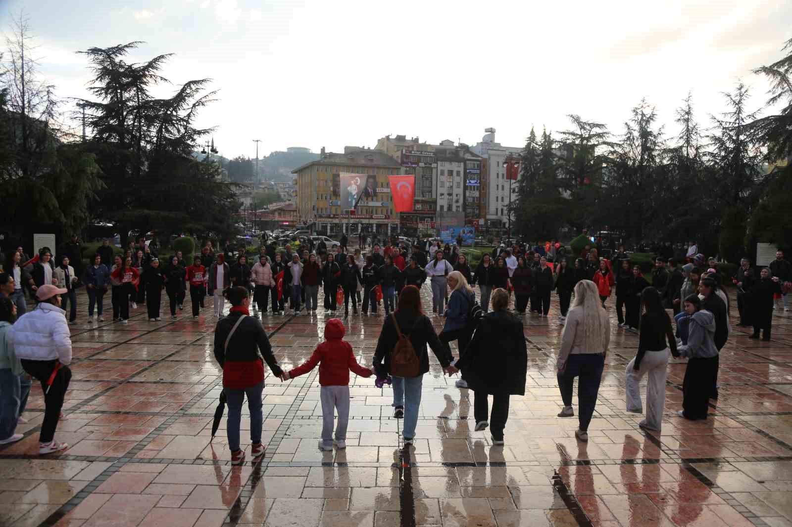 saganak altinda genclik yuruyusu 10 2SqRsGpR