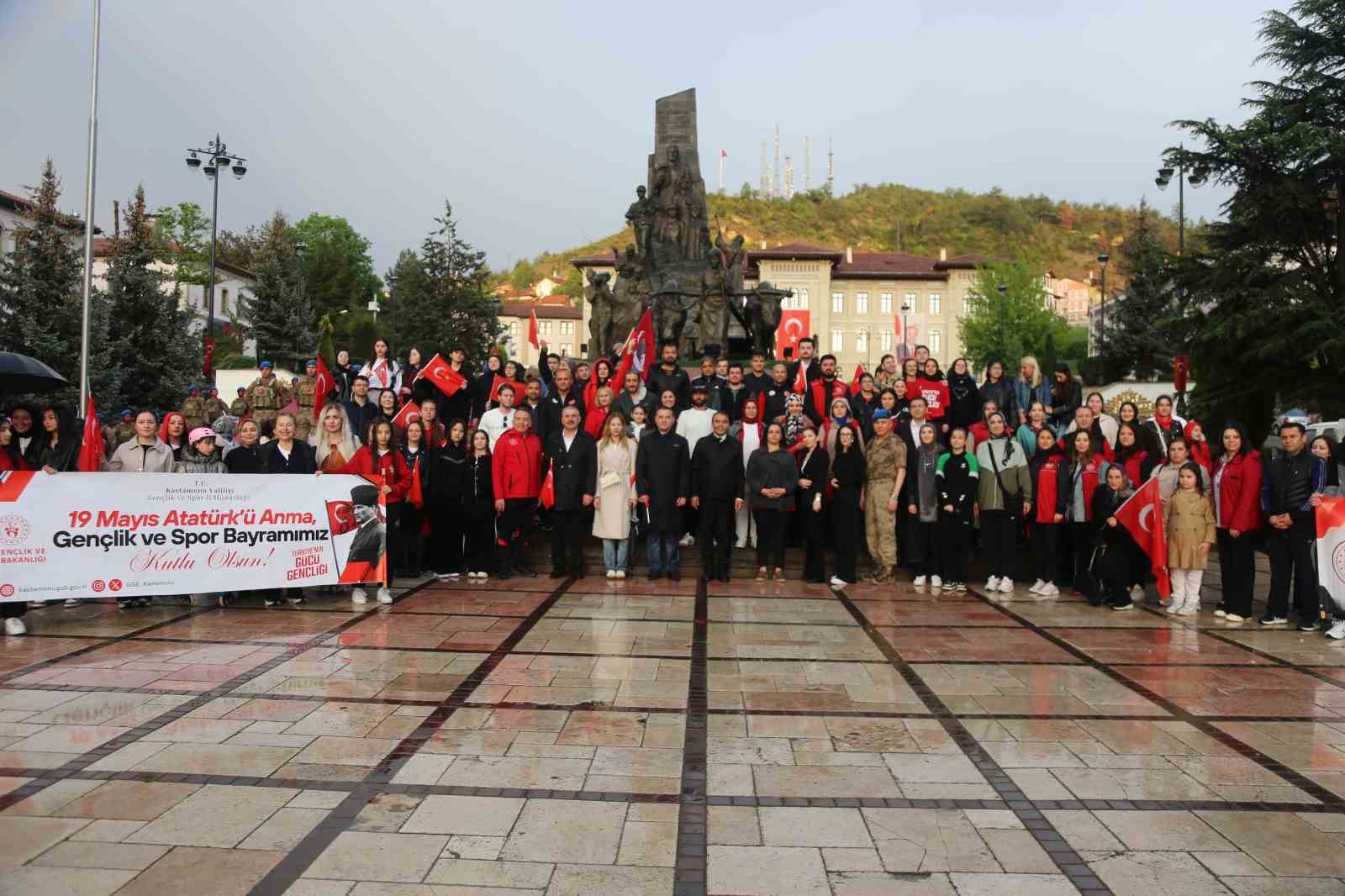 saganak altinda genclik yuruyusu 8 29hSAz7a