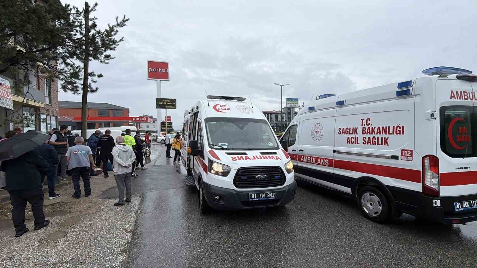 Sağanak beraberinde kazayı getirdi: 5 yaralı 5 saganak beraberinde kazayi getirdi 5 yarali 1 iQJORNm3