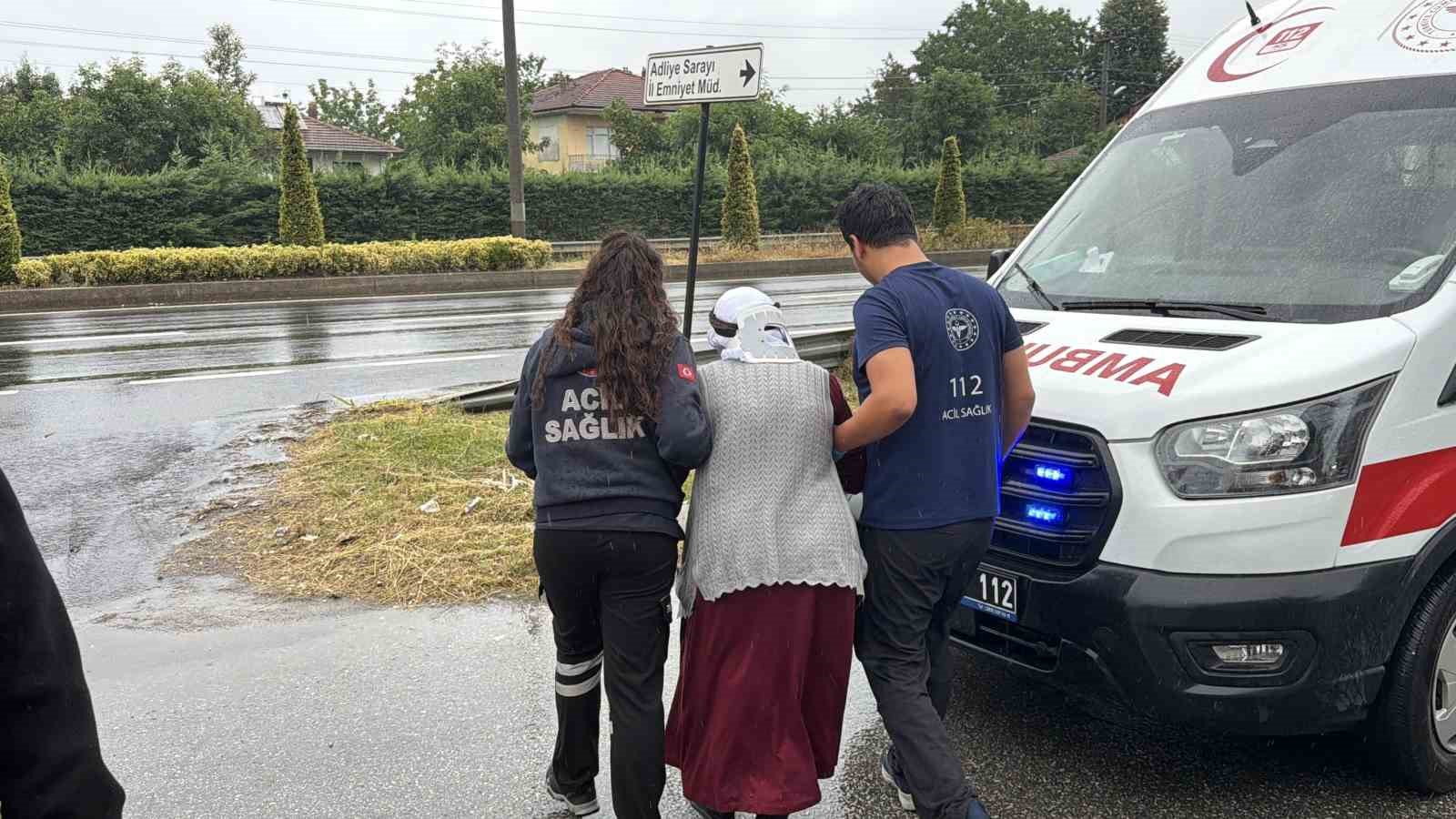 Sağanak beraberinde kazayı getirdi: 5 yaralı 8 saganak beraberinde kazayi getirdi 5 yarali 4 sObVtLkt