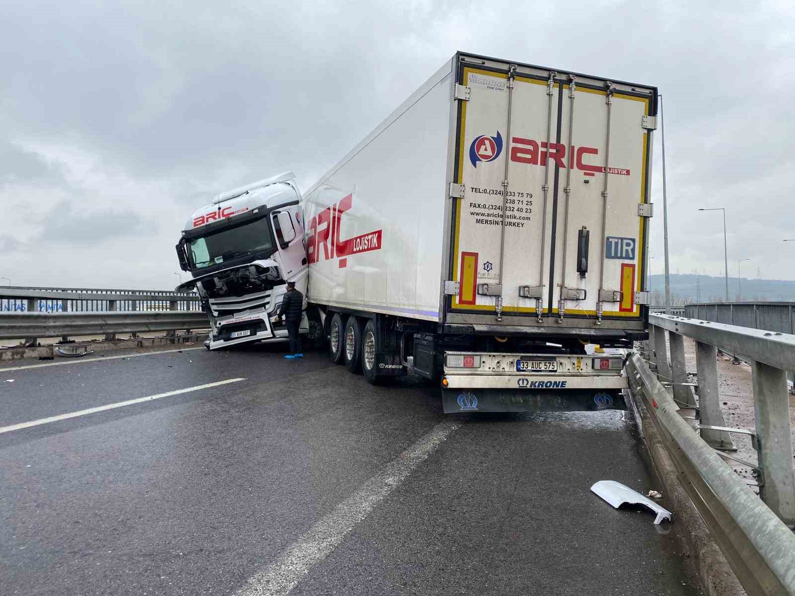 saganak beraberinde kazayi getirdi kuzey marmara otoyolunda tir makasladi 0