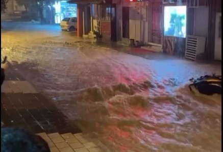saganak bergamayi vurdu sokaklar gole dondu 1 HQmZEBjh