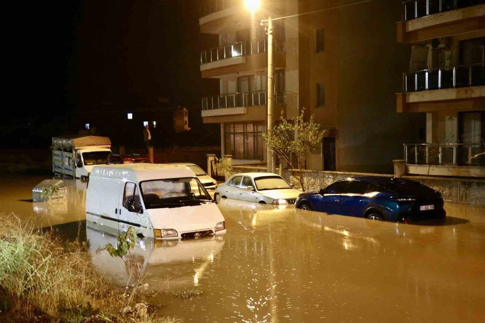 saganak bergamayi vurdu sokaklar gole dondu 3 uIbBfpLj