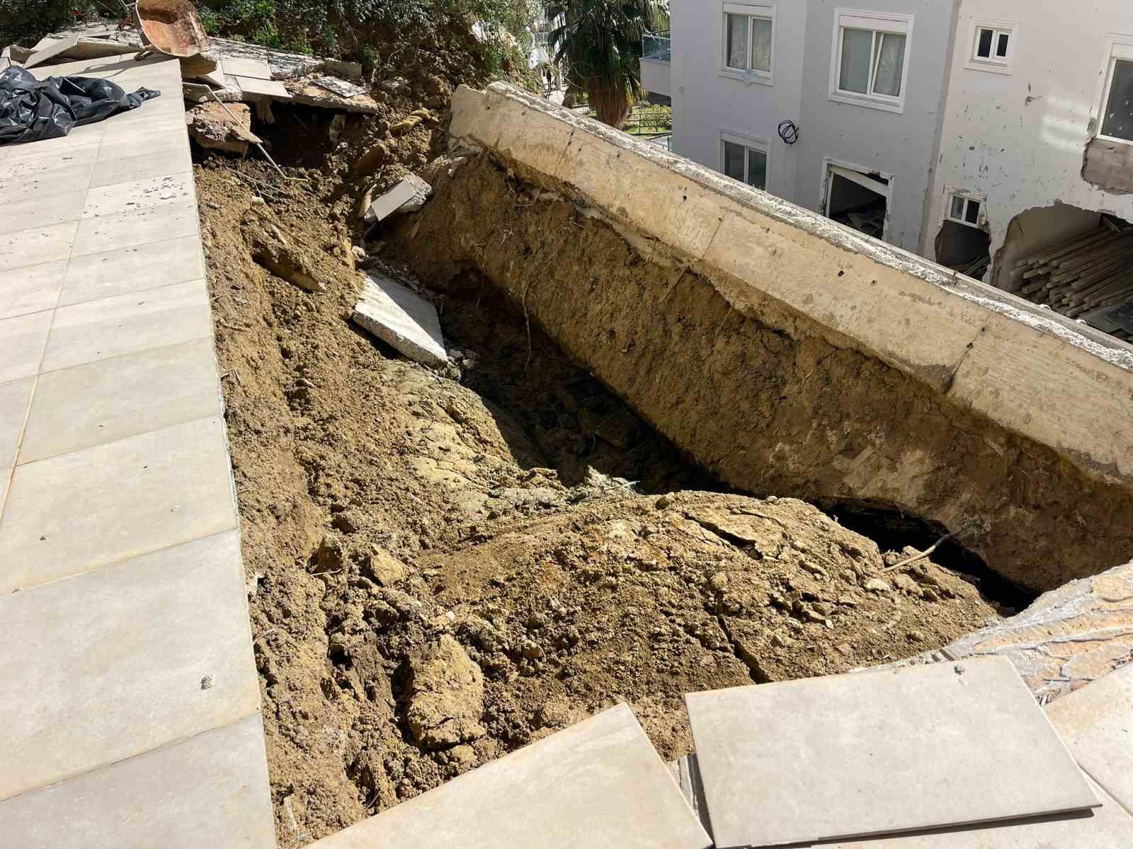 saganak sonrasi apartman bahcesindeki havuz coktu 7 katli apartman tahliye edildi 4 Je6pvHrU