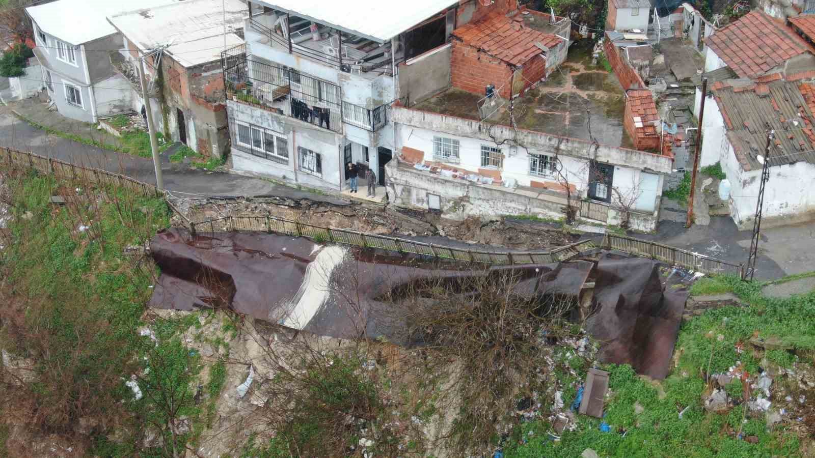 saganak sonrasi yol coktu mahalleyi endise kapladi 0 ycqu9WKr