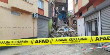 saganak-ve-deprem-sonrasi-metruk-binanin-bir-kismi-yikildi-HQzNAgIU.jpg