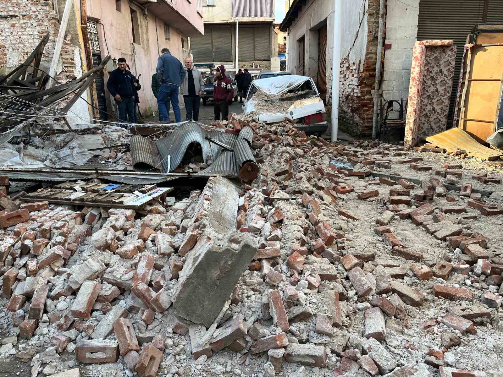 saganak yagis sarigolde metruk bir binayi yikti 2 Dpu9QvqD
