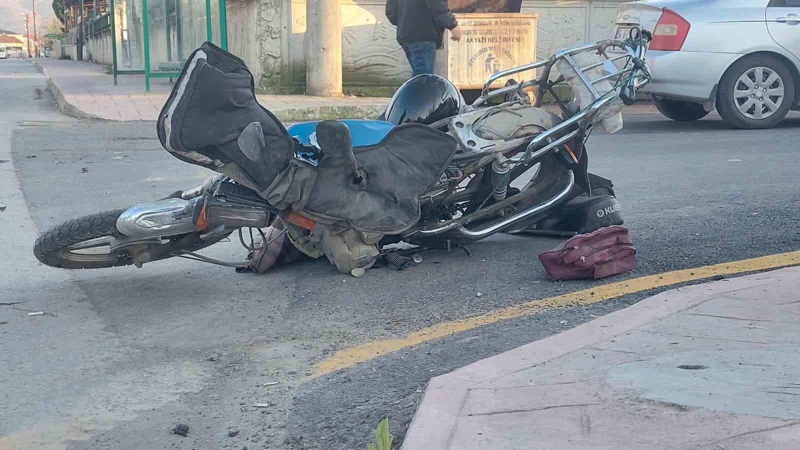 Sağdan sollayan motosikletli otomobile çarptı: Kaza anı kameraya yansıdı 9 sagdan sollayan motosikletli otomobile carpti kaza ani kameraya yansidi 5