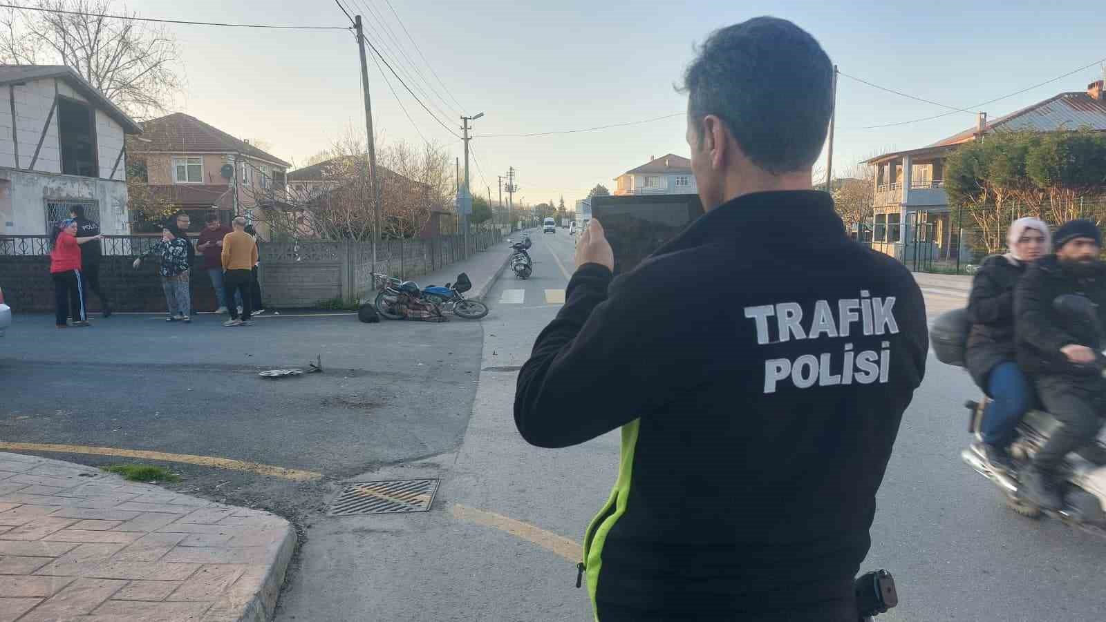 Sağdan sollayan motosikletli otomobile çarptı: Kaza anı kameraya yansıdı 10 sagdan sollayan motosikletli otomobile carpti kaza ani kameraya yansidi 6 41nKy3lr
