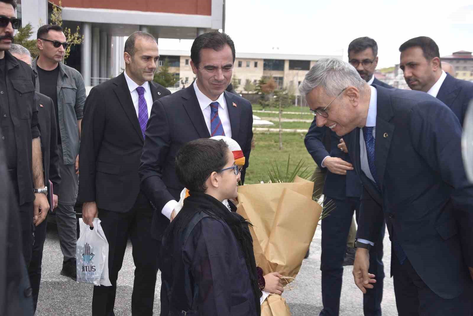 saglik bakani memisoglu bitlisten baska ile hasta gitmesini engelleyecek sekilde butun planlamalarimizi yapacagiz 0 9DrvvDN9