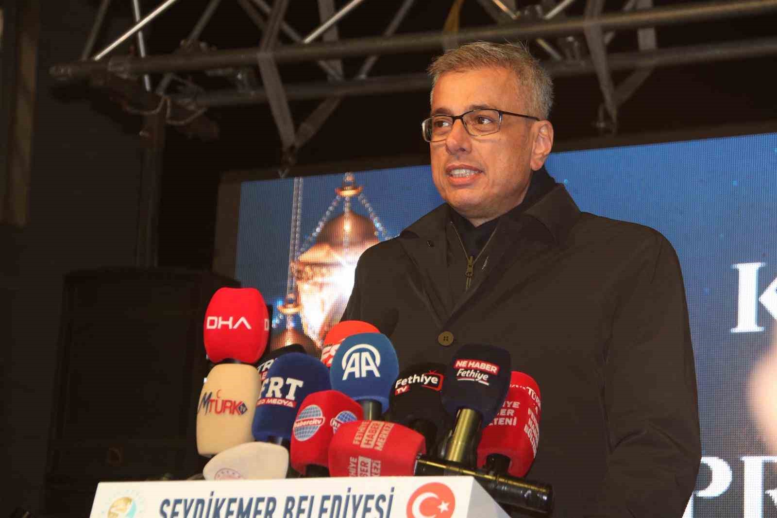 saglik bakani memisoglu cumhurbaskanimiz recep tayyip erdoganin liderliginde gece gunduz demeden halkimiza hizmet etmeye