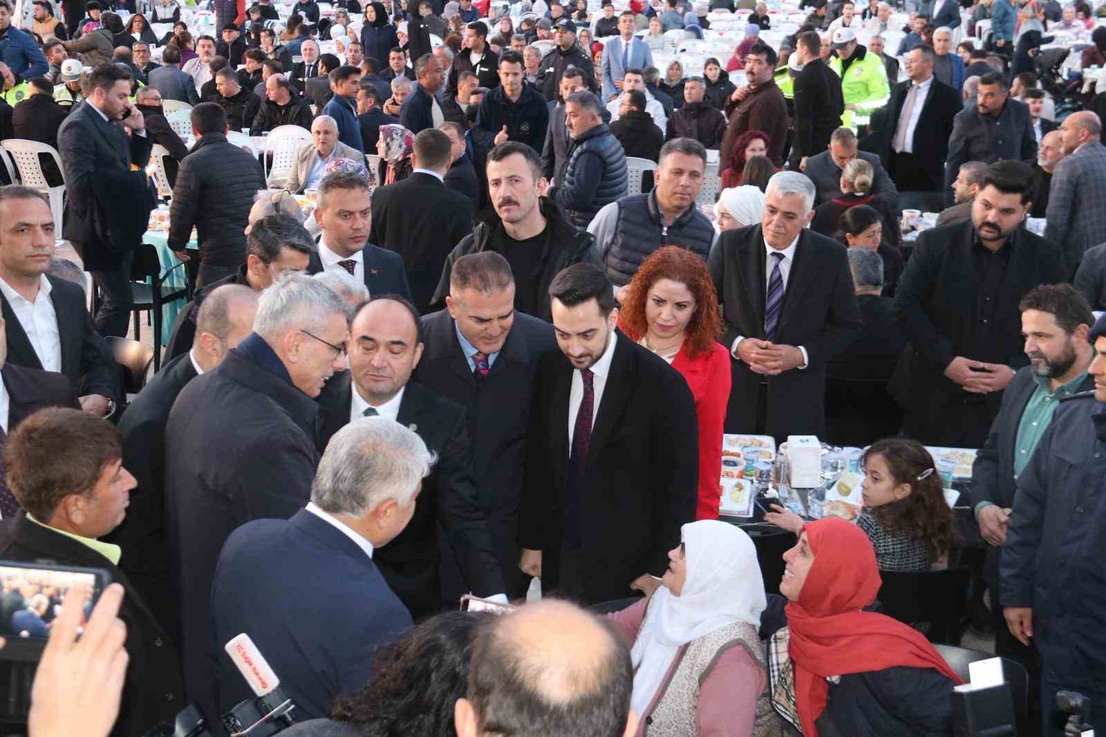 saglik bakani memisoglu cumhurbaskanimiz recep tayyip erdoganin liderliginde gece gunduz demeden halkimiza hizmet etmeye fcPkl9n4