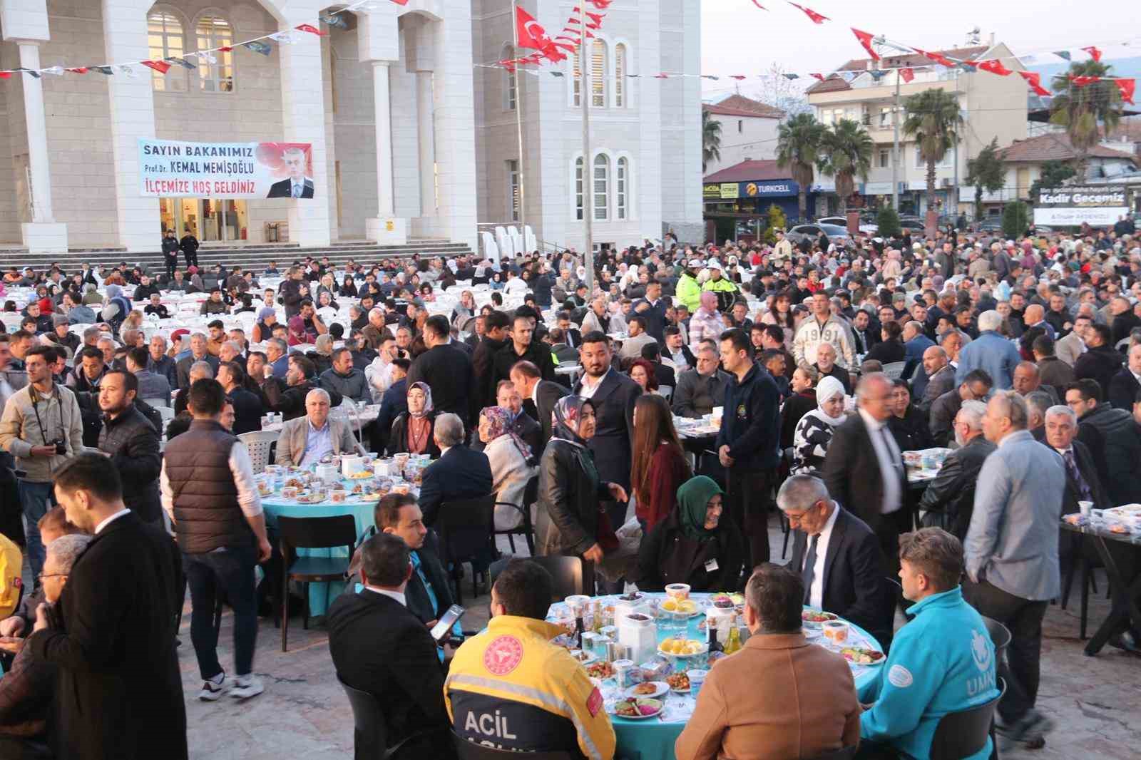 saglik bakani memisoglu cumhurbaskanimiz recep tayyip erdoganin liderliginde gece gunduz demeden halkimiza hizmet etmeye tCsShkQ6