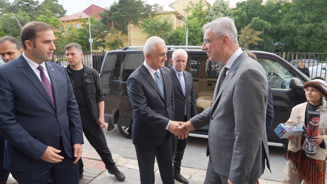 saglik bakani memisoglu dunyada soz sahibi bir tedavi hizmetleri basarimiz var 0 8MnpIs3l