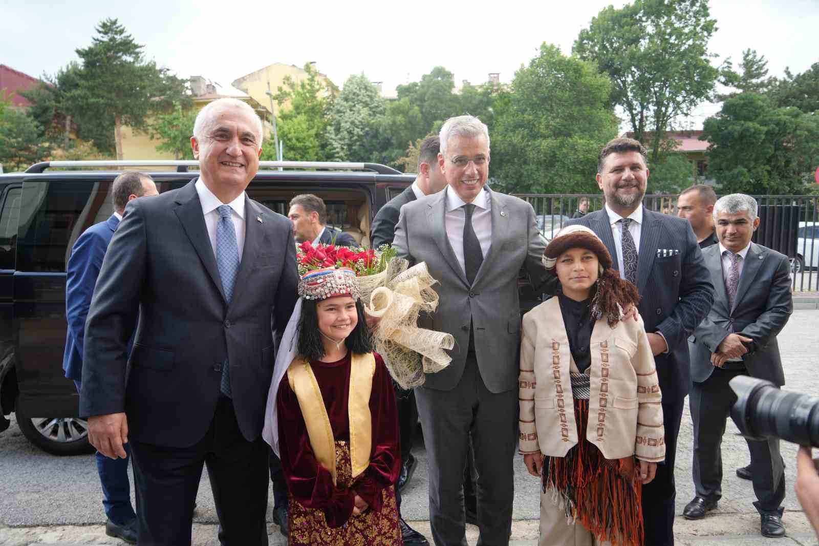 saglik bakani memisoglu dunyada soz sahibi bir tedavi hizmetleri basarimiz var 1 nY15GjGs
