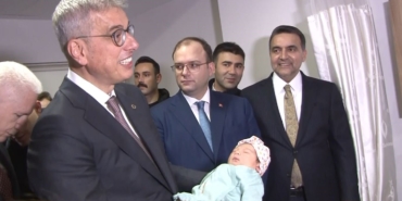saglik-bakani-memisoglu-istanbulda-yeni-yilin-ilk-bebeklerini-ziyaret-etti-PRCHyO1v.jpg
