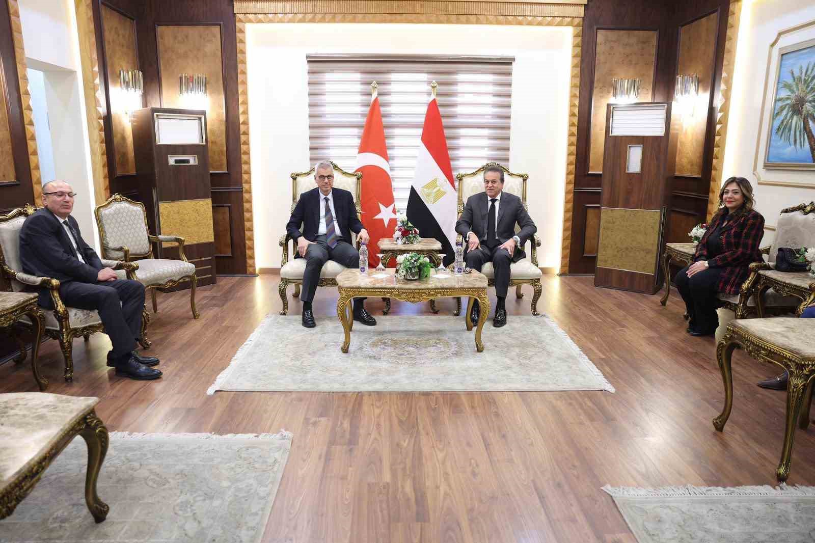 saglik bakani memisoglu misirda 0 HQfZl4n1