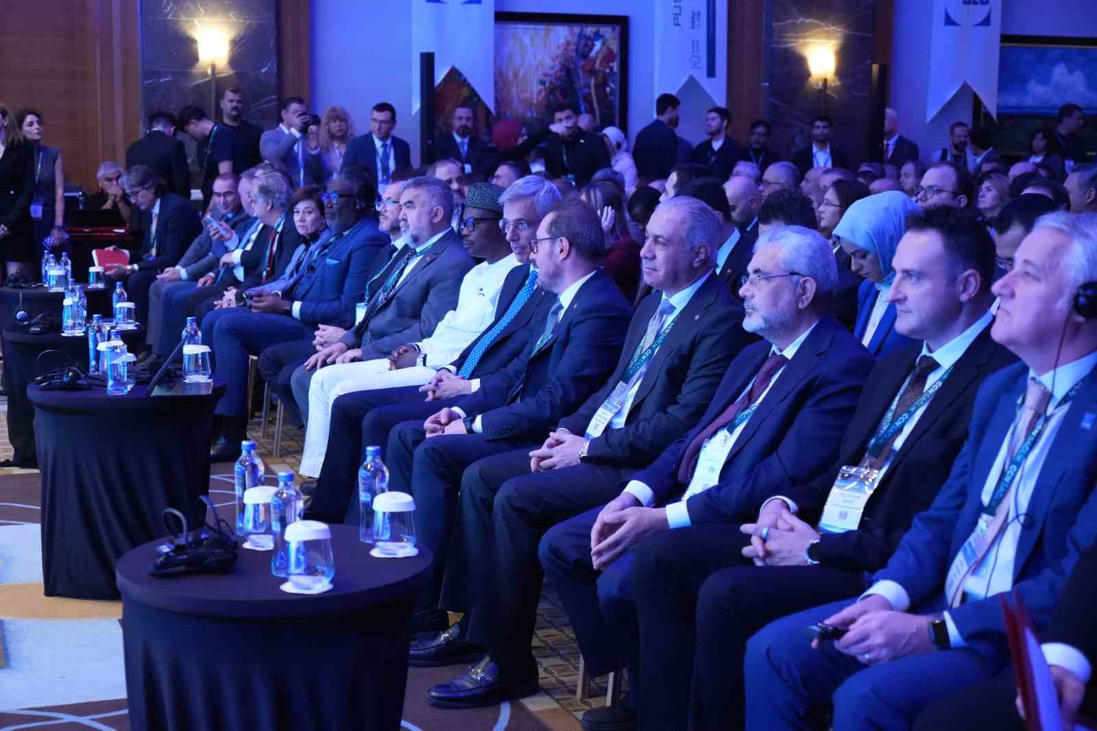 saglik bakani memisoglu nasil ki savunma sanayinde yerlilik oranimizi zirveye tasidiysak saglik endustrisinde de 61uhavgP