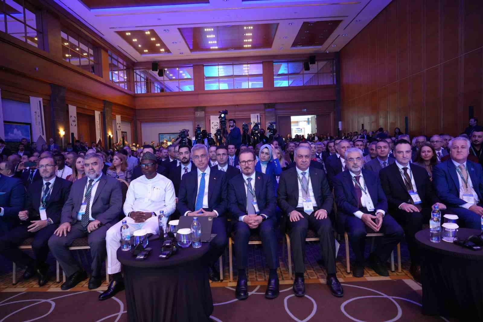 saglik bakani memisoglu nasil ki savunma sanayinde yerlilik oranimizi zirveye tasidiysak saglik endustrisinde de QPvD4D42