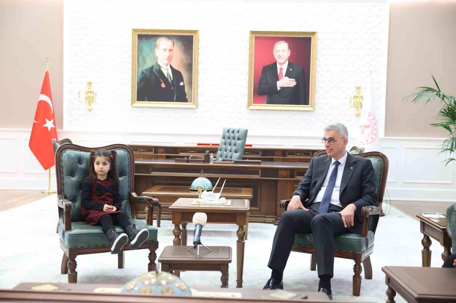 saglik bakani memisoglu sigarayi birakma gununde doga ve sigarayi biraktirdigi dedesiyle bir araya geldi