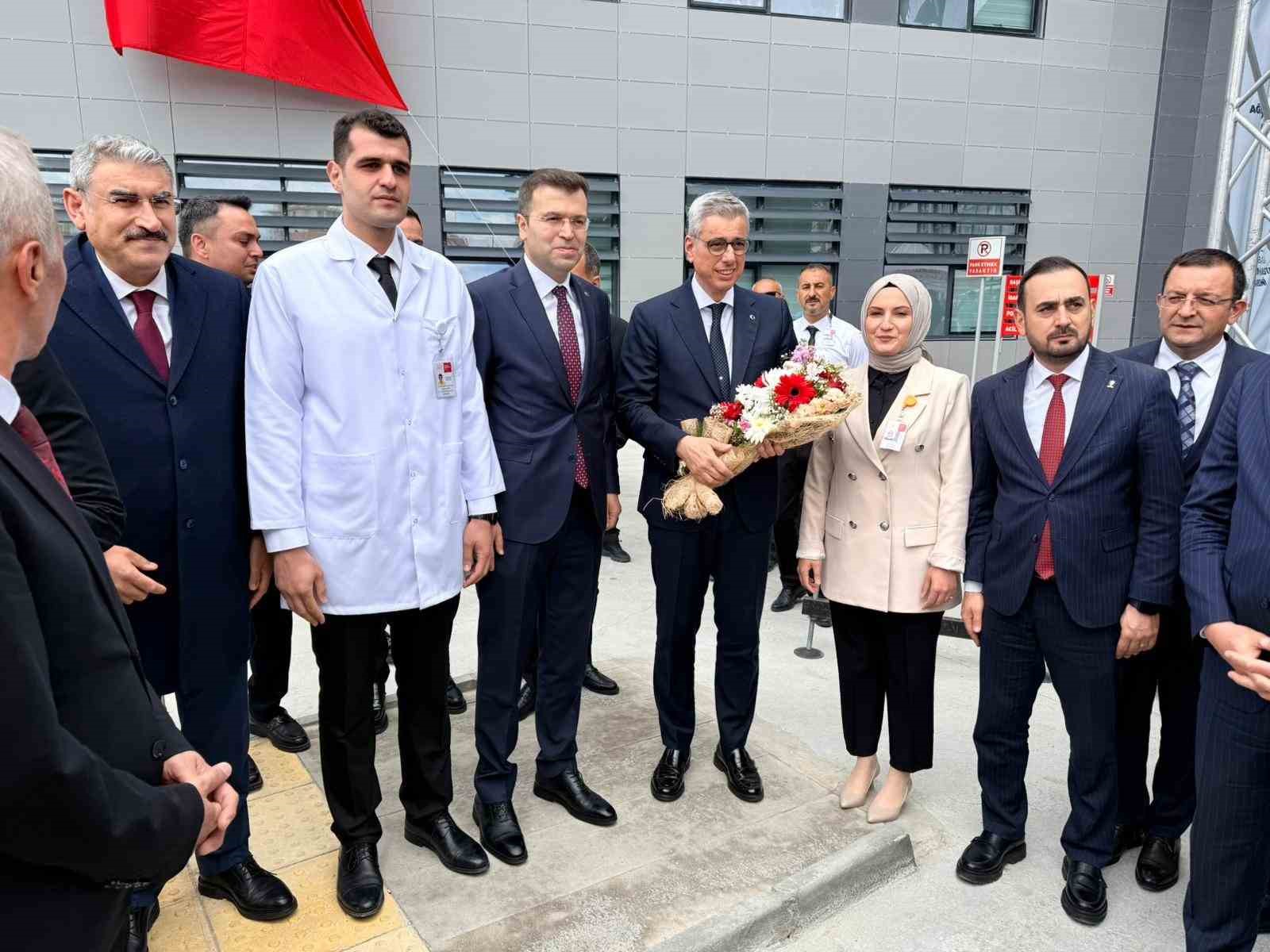 saglik bakani memisoglu turkiye cumhurbaskanimizin liderliginde saglikta son 25 yilda buyuk gelisim gosterdi 0 MDVB8LfU