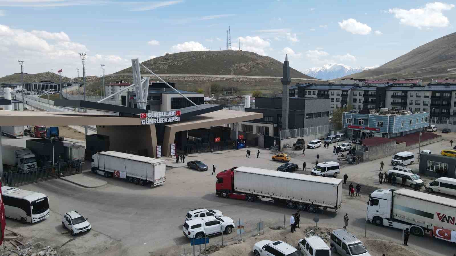 Sağlık Bakanlığı’ndan İran’a ikinci etap insani yardım amaçlı tıbbi malzeme gönderildi 5 saglik bakanligindan irana ikinci etap insani yardim amacli tibbi malzeme gonderildi 1 dODr83WI